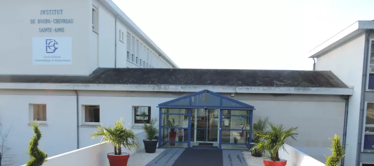 Accueil de l'ensemble scolaire Bourg-Chevreau Sainte-Anne